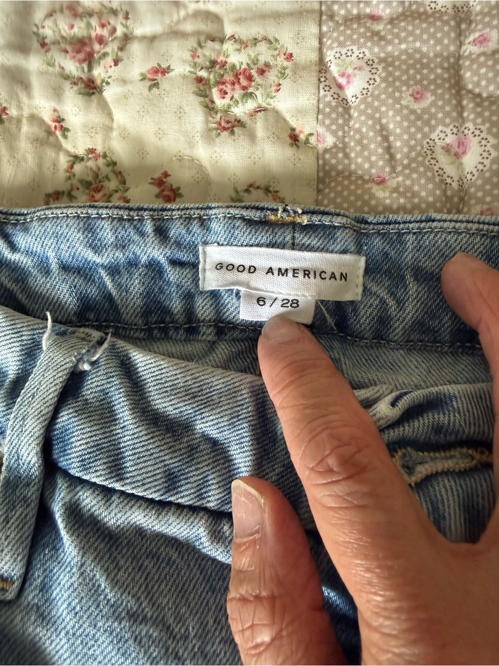 Good American Light Blue Denim Jeans flare leg with Label Detail size 6/28 EUC